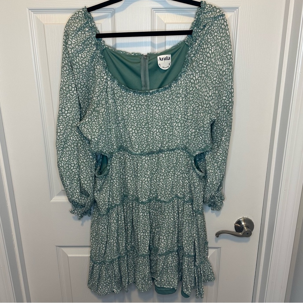 Green Arula With Waist Cutouts
